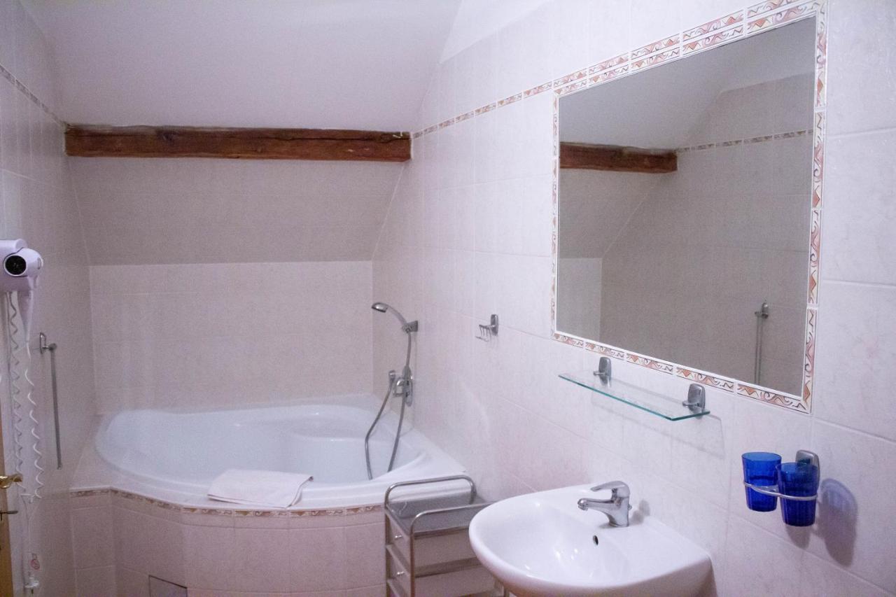 Hotel Rychta Netolice ภายนอก รูปภาพ